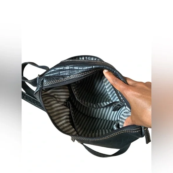 Jack Georges Faux Woven Buffalo Leather Adjustable Shoulder Crossbody Bag. - Picture 4 of 15